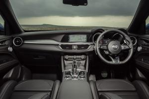 Alfa Romeo Stelvio Veloce 2020 года  (UK)